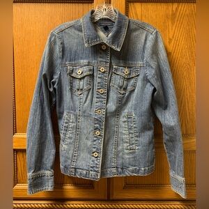 Tommy Hilfiger Woman’s Button Up Collected Light Blue Jean Jacket Size Medium